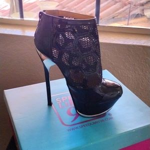 Fahrenheit Black Heels